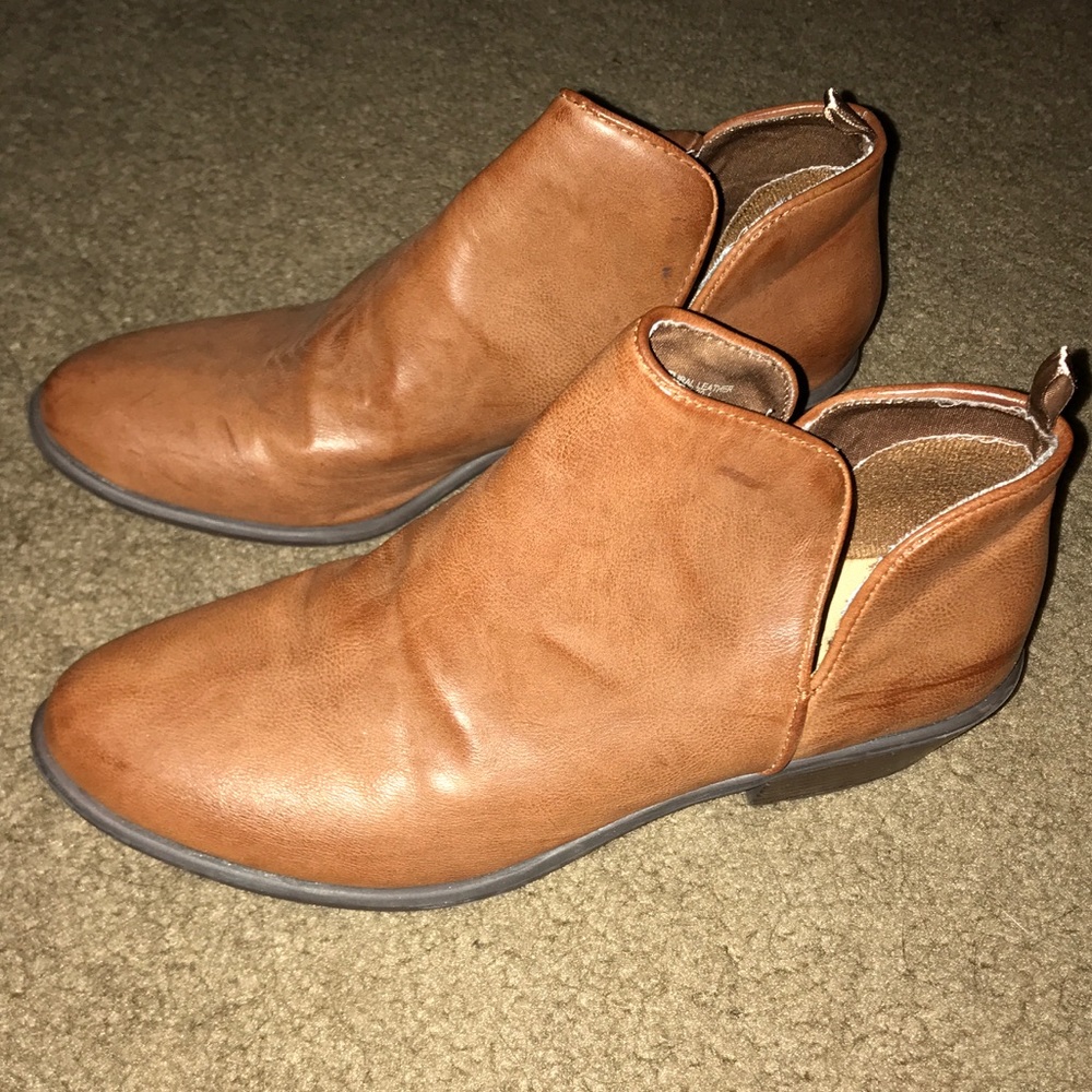 Gap women's size ten brown short boot